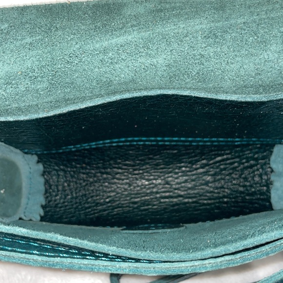 Portland Leather Lagoon Crossbody Bag - Picture 11 of 15